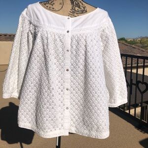 Max Studios - beautiful white top with buttons.